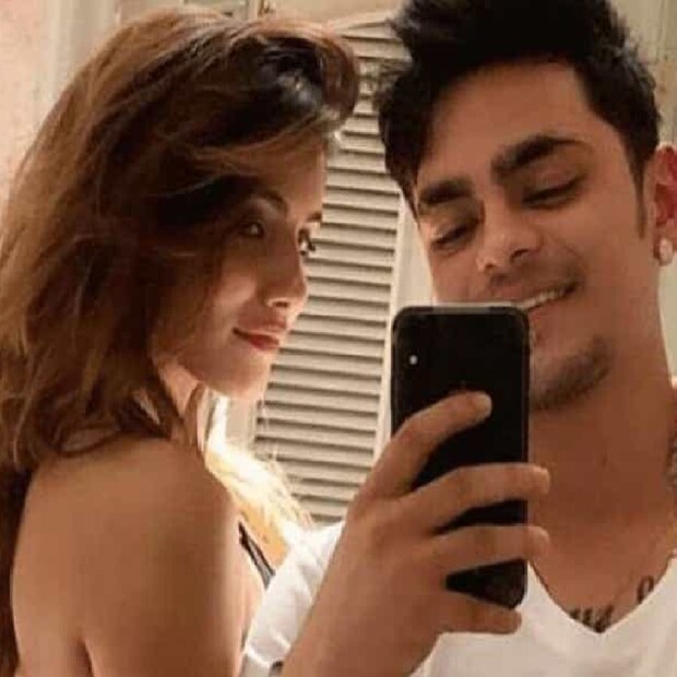ভারতীয় দলের ওপেনার ঈশান কিষানের সঙ্গে অনেকদিন ধরেই নাম জড়িয়েছে অদিতির। দুজনকে প্রায়ই একসঙ্গে দেখা যায়।