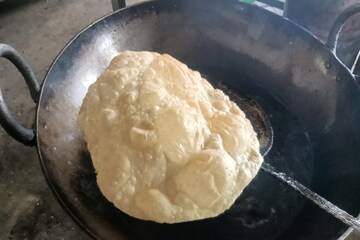 এই