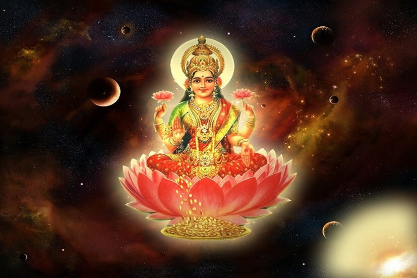 এমতাবস্থায় প্রতিদিন সকালে ঘুম থেকে ওঠার পর ভগবানকে স্মরণ করে বাড়ির প্রধান দরজা জল দিয়ে ধুয়ে ফেলুন। এছাড়াও প্রবেশদ্বারে আলপনা বা  রঙ্গোলি দিয়ে সাজান। এটি দেবী লক্ষ্মীকে খুশি করে এবং সেই বাড়িতে সুখ ও সমৃদ্ধি নিয়ে আসে।