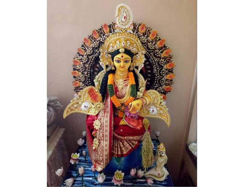 ‘পদ্মে পদ্মে পদ্মাক্ষ্মী পদ্ম সম্ভবে তন্মে ভজসি পদ্মক্ষি ইয়েন সৈখ্যম লভম্যহম’ - অন্ন ও অর্থের জন্য - জ্যোতিষশাস্ত্র অনুসারে, যে কেউ লক্ষ্মীর এই মন্ত্রটি জপ করে তার কখনই খাদ্য ও অর্থের অভাব হয় না৷