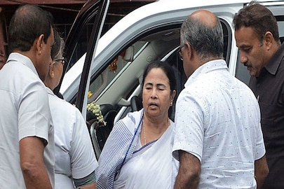 ফের চোট মুখ্যমন্ত্রীর!