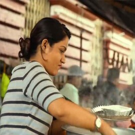 বন্ধ হয়ে যাচ্ছে নন্দিনীদির ভাতের হোটেল! ইউটিউবারদের ভিড়, অফিস পাড়ায় হইচই