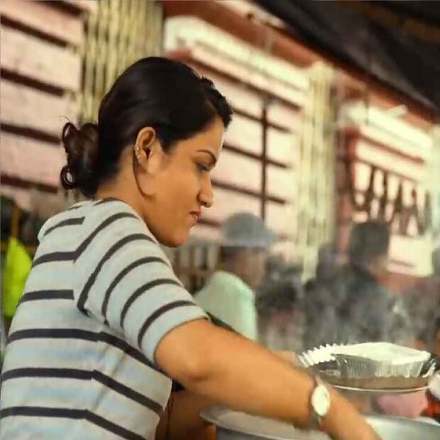সোশ্যাল মিডিয়ার দৌলতে তিনি এখন জনপ্রিয়তার শীর্ষে। তবে তাঁর এই জনপ্রিয়তা কি কিছু মানুষের সহ্য হচ্ছে না! ভাইরাল নন্দিনীদি তেমনই ইঙ্গিত দিলেন।