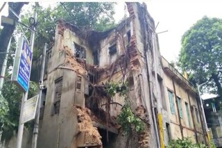 হেদুয়াতে ভেঙে পড়ল বাড়ি