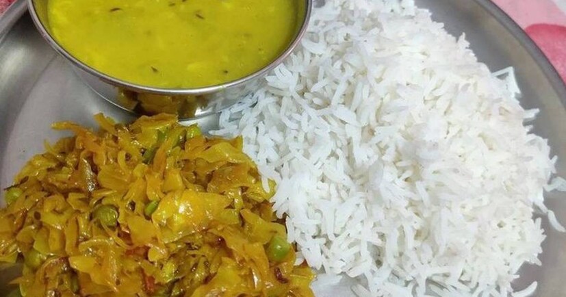 ডাল ভাত (মসুর ডাল ও ভাতের সম্মিলিত খাবার): বস্তুত নেপালের ঐতিহ্যবাহী খাবার ডাল, ভাত যার আক্ষরিক অর্থ 'মসুর স্যুপ' (ডাল) 'সিদ্ধ চাল' (ভাত), হিমালয় সংলগ্ন অঞ্চলের একটি জনপ্রিয় খাবার এবং এটি নেপালের অঘোষিত জাতীয় খাবার।