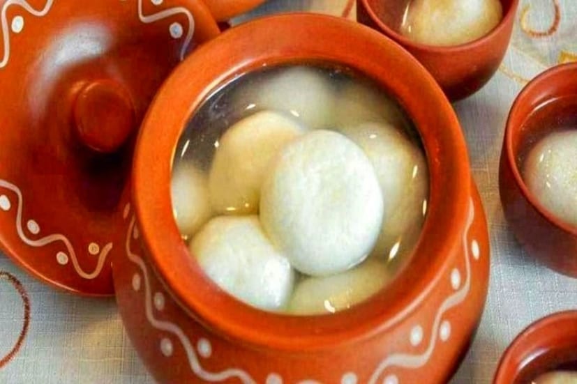 রসগোল্লা। বাংলা ও বাঙালির সঙ্গে ওতপ্রোতভাবে জড়িত বাংলার এই বিখ্যাত মিষ্টি। এবার এই রসগোল্লার হাত ধরেই বিশ্বের মানচিত্রে জায়গা করে নিল কলকাতা।