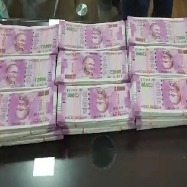 এহেন পরিস্থিতিতে মনে করা হচ্ছে যে, ২০০০ টাকার নোট একেবারে বাতিল হয়ে যাওয়ার পর সংসদ এই বিষয়ে একটি আইন আনতে পারে কিংবা ২০১৭ সালে আনা আইনের আওতায় ব্যবস্থা নেওয়ার অধিকার দিতে পারে।