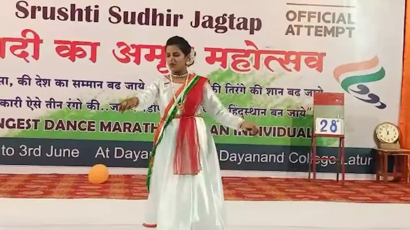 মাসের পর মাস কঠোর পরিশ্রম করেছে শ্রুস্তি। নাচের চর্চার প্রস্তুতিতে কোনও খামতি রাখেনি সে। টানা ১৫ মাসের দীর্ঘ অনুশীলনের মধ্যে দিয়ে যেতে হয়েছে তাঁকে। বিশ্ব রেকর্ড গড়ার আগে প্রতিদিন শ্রুতি ৪ ঘণ্টা মেডিটেশন, ৬ ঘণ্টা নাচ এবং ৩ ঘণ্টা অন্যান্য অনুশীলন করেছে। রোজই ভোর ৩ টের সময় ঘুম থেকে উঠে যেত কিশোরী। রাতে ঘুমের জন্য বরাদ্দ ছিল খুব বেশি হলে পাঁচ ঘণ্টা।