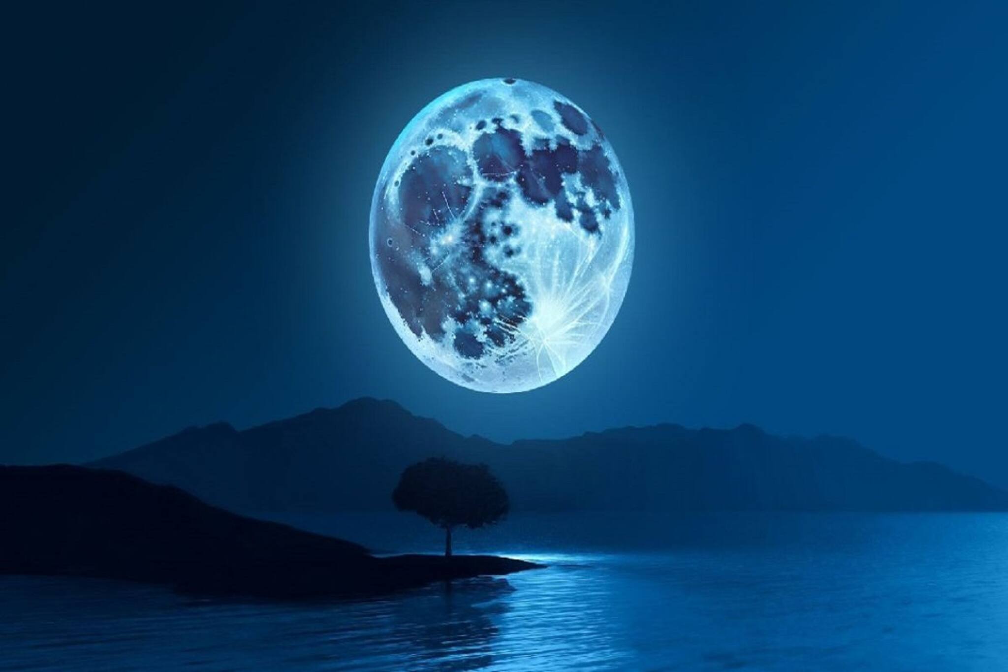 বিরল মুহূর্তের সাক্ষী থাকতে উপচে পড়ল ভিড়, মেঘ কাটতেই চন্দ্রদর্শন