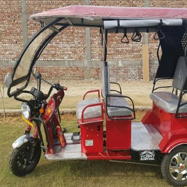 মূলত রাস্তায় বেআইনি টোটো চলাচলে রাশ টানতে চাইছে প্রশাসন। নতুন করে কেউ টোটো রাস্তায় নামাতে চাইলে তাকে পুরসভায় নাম নথিভুক্ত করতে হবে আগে।