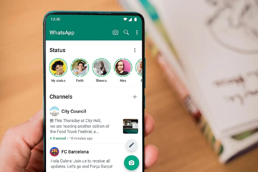 নিজেদের চ্যানেল সেট আপ সম্পূর্ণ করতে একটি চ্যানেলের নাম যোগ করতে হবে। যে কোনও সময় এই নাম পরিবর্তন করা যাবে। এরপর নিজেদের চ্যানেল কাস্টমাইজ করতে হবে। ইউজাররা সরাসরি নিজেদের চ্যানেলে একটি বিবরণ এবং আইকন যোগ করে কাস্টমাইজ করা শুরু করতে পারেন।