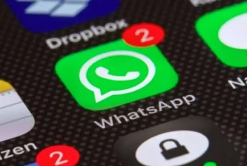 WhatsApp-এর পাসকি (passkey) ফিচার ইউজারদের অ্যাকাউন্টকে আরও ভালভাবে সুরক্ষিত করবে এবং কেউ যদি সম্মতি দেয় তাহলেই অন্যদের ডিভাইসটি দেখতে দেবে। পাসকিগুলি ফেস আইডির মাধ্যমেও কাজ করে, যা আজকাল আইফোন ইউজারদের জন্য একমাত্র বায়োমেট্রিক বিকল্প। WhatsApp-এ পাসকি আপাতত শুধুমাত্র বিটা সংস্করণে উপলব্ধ। WABetainfo-এর রিপোর্ট অনুযায়ী সীমিত সংখ্যক বিটা টেস্টারকে এই ফিচারের অ্যাক্সেস দেওয়া হয়েছে।