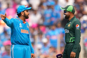 IND vs PAK:আহমেদাবাদে কোহলিকে দেখতে হাজির সারপ্রাইজ গেস্ট,গলা ফাটাবেন ভারতের হয়ে IND vs PAK:আহমেদাবাদে কোহলিকে দেখতে হাজির সারপ্রাইজ গেস্ট,গলা ফাটাবেন ভারতের হয়ে