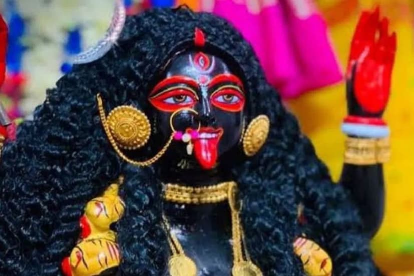 কী কী করবেন? কালী পুজোয় কোনও মন্দিরে একটি খাড়া দান করুন।দেবীর কৃপায় বিপদমুক্ত হওয়া সম্ভব হয়।(Reported By: Annanya Dey)