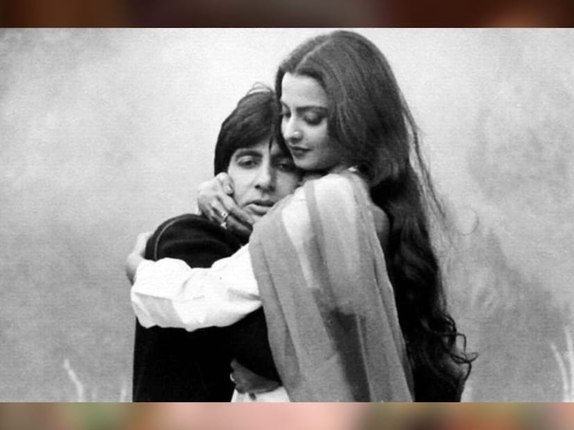 ‘গঙ্গা কী সওগন্ধে’র সিনেমার সেটে লোকেরা তাঁদের রিল লাইফের রসায়ন দেখেই অনুমান করেছিলেন তাঁদের রিয়্যাল লাইফে নিশ্চই কিছু চলছে। শোনা যায়, এই সিনেমার সেটে এক সহঅভিনেতা রেখার সঙ্গে খারাপ ব্যবহার করেছিলেন৷ সেই সময় নাকি ভয়ঙ্কর রেগে গিয়েছিলেন অমিতাভ।