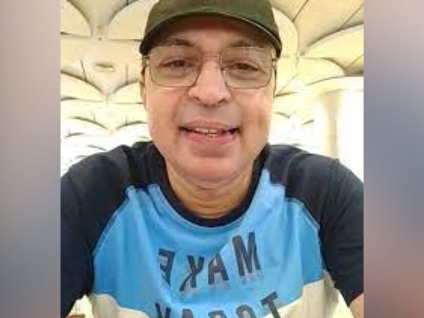 আলতাফ ১৯৬৭ সালের ১৫ অক্টোবর মহারাষ্ট্রের নাগপুরে জন্মগ্রহণ করেন। আলতাফের বাবা-মায়ের ইচ্ছে ছিল, ছেলে যাতে ভাল জায়গায় পড়াশোনা করে সফল কোনও কেরিয়ার বেছে নেয়৷ ভাল স্কুলে পড়ানোর জন্যেই আলতাফকে নিয়ে আসা হয় মুম্বইয়ে৷ সেখানে প্রথমে তিনি পঞ্চম শ্রেণি পর্যন্ত পড়ানো হয়৷ তারপরে ভর্তি করানো হয় মুম্বইয়ের নামী অ্যান্টোনিও ডি'সুজা স্কুলে।