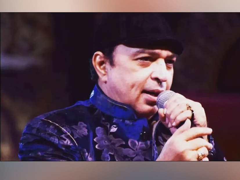 আলতাফের বাবা-মা জানতে পেরেছিলেন, ওই স্কুলে রাজ কপুরের মতো বিখ্যাত ব্যক্তিদের যাতায়াত রয়েছে। সেই কারণেই হয়ত স্কুলটি বেছেছিলেন তাঁরা৷ যদিও এত ভাল স্কুলে পড়েও আলতাফের পড়াশোনায় মন ছিল না৷ নবম শ্রেণি পর্যন্ত পড়ার পরে পড়াশোনা ছেড়ে দেন আলতাফ৷ ছেলের পড়াশোনায় মতি নেই দেখে, আলতাফের বাবা-মা তাঁকে দর্জির কাজের শিক্ষানবিশিতে ভর্তি করিয়ে দেন৷  