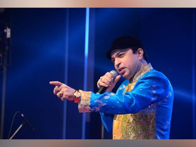 ২০১৩ সালে মুক্তি পাওয়া ইমরান হাশমির 'ঘনচক্কর' সিনেমায় আলতাফ রাজার কণ্ঠ শোনা গিয়েছিল। আলতাফের শুরু থেকেই গজল গান গাওয়ার খুব ইচ্ছা ছিল৷ কিন্তু তাঁর মা তাঁকে বলেছিলেন, গজলের আগে সিনেমার গান গাওয়ায় গুরুত্ব দিতে, তাই তিনি বলিউডের ছবিতেই গান গাইতে শুরু করেন। কিন্তু, প্রথমবারের মতো সাফল্য আর আসেনি৷ ধীরে ধীরে হারিয়ে যেতে থাকেন তিনি৷ কমতে থাকে কাজও৷ মিডিয়া রিপোর্ট অনুযায়ী, আলতাফ এখনও মুম্বইয়ের মোহাম্মদ আলি রোডের একটি ফ্ল্যাটে বসবাস করেন। এখন তিনি মাঠে-ময়দানে গান গেয়েই রোজগার করেন৷