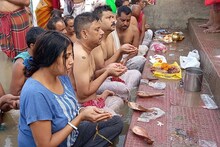 মহালয়ার ভোর থেকে গঙ্গার ঘাটে ঘাটে উপচে পড়া ভিড়