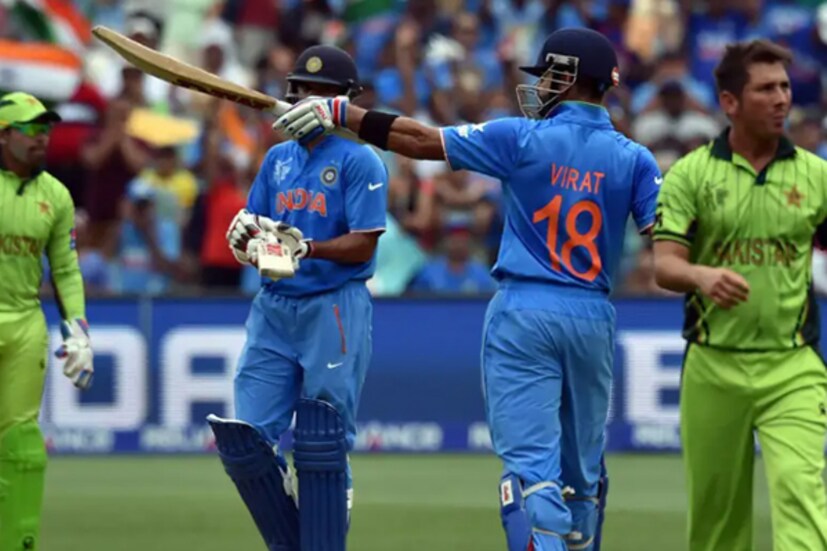 ICC World Cup 2023 India vs Pakistan: ২০১৫ বিশ্বকাপ- ২০১৫ বিশ্বকাপে গ্রুপ পর্বে পাকিস্তানকে হারিয়েছিল ভারত। বিরাট কোহলির ১০৪ রানের অনবদ্য ইনিংস, শিখর ধওয়ানের ৭৩ রান সুরেশ রায়নার ৭৪ রানের ইনিংসের সৌজন্যে ৩০০ রান করে ভারত। বাবে ব্যাট করতে নেমে ২২৪ রানেই শেষ হয়ে গিয়েছিল পাকিস্তান।