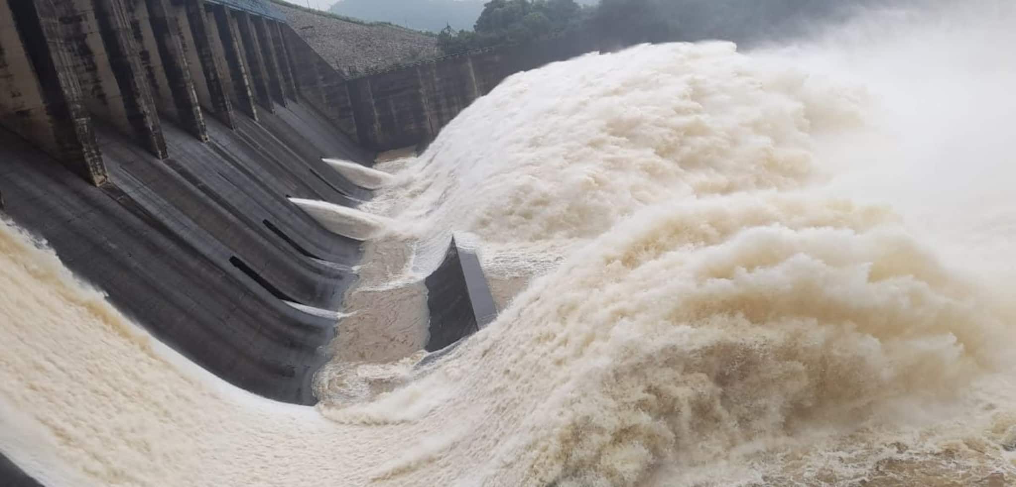 আরও বাড়ল প্লাবনের আশঙ্কা! জল বাড়ল মাইথন, পাঞ্চেতে