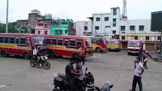 শহরে চলাচল করা মিনিবাস।