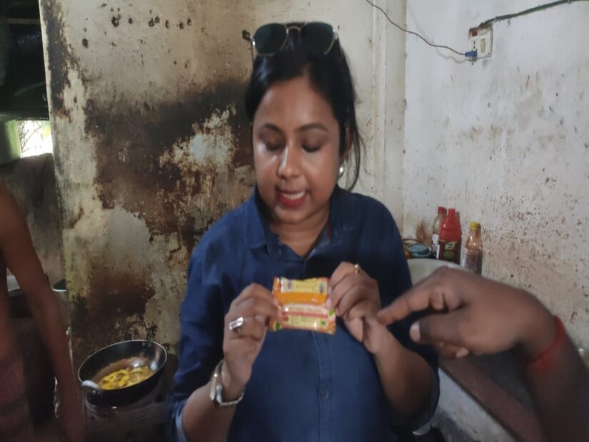 পুজোর আগে ওল্ড দিঘা থেকে নিউ দিঘা। বেশ কিছু হোটেল, রেস্টুরেন্ট ও খাবারের দোকানগুলিতে অভিযান চালায় প্রশাসনিক আধিকারিকেরা।