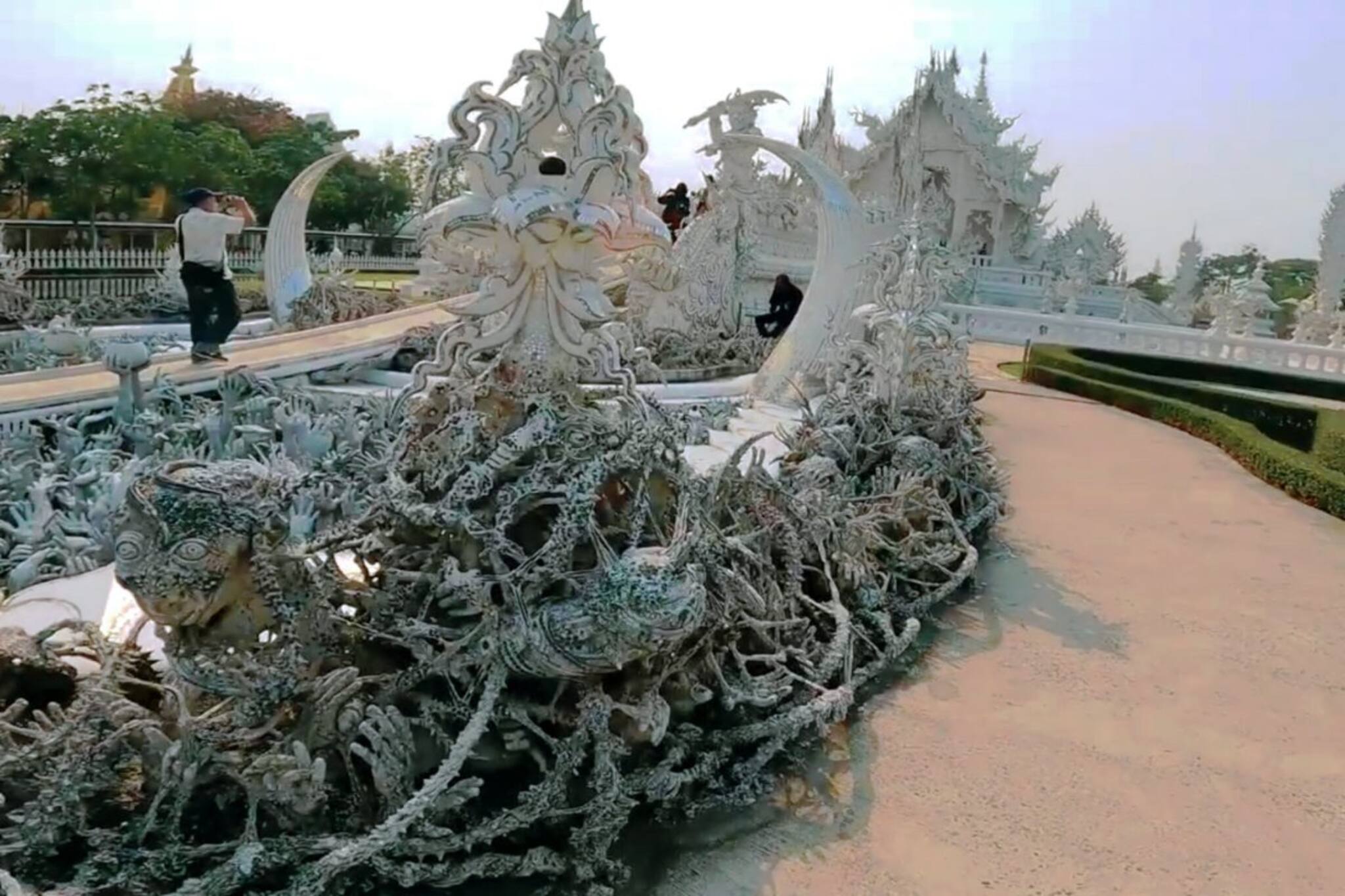 থাইল্যান্ডের বিখ্যাত ‘বৌদ্ধ মন্দির’ এ বার রায়গঞ্জে