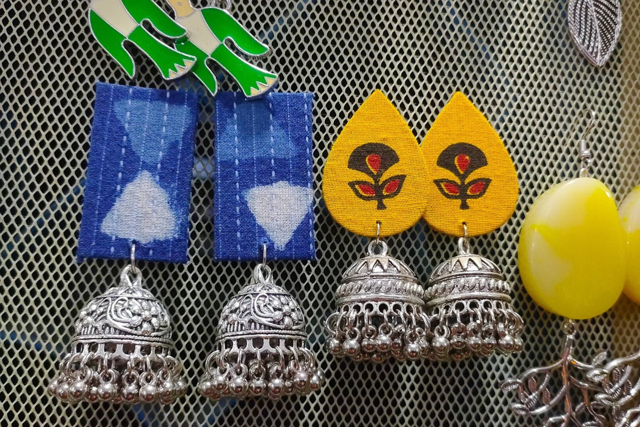 পুজোর বাজার মাতাচ্ছে এবার বুটিকের কানের দুল, নামমাত্র দামেই শেষ হবে পুজোর সাজ