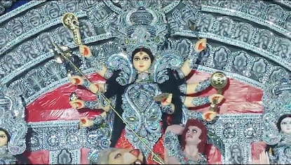 জেলায় দুর্গাপুজোর একটি মণ্ডপের প্রতিমা।