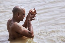 তর্পণ তো করলেন? মহালয়ার দিনে কেন করা হয়? জানেন
