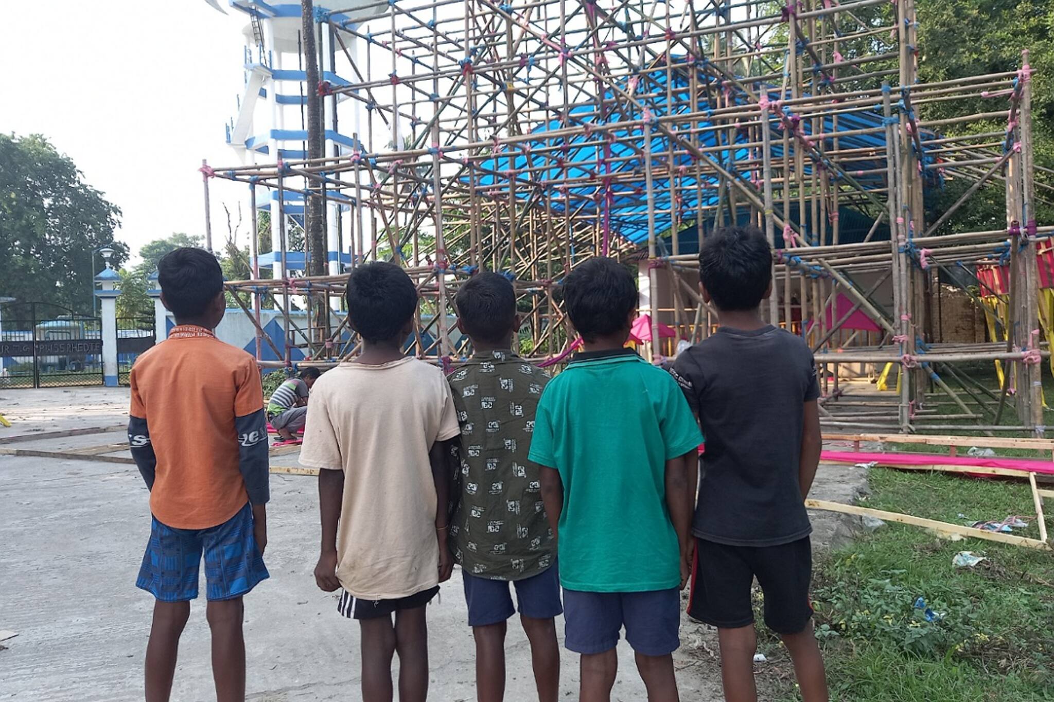 অনটনে ম্লান পুজোর আনন্দ! চাবাগান ফের খোলার প্রার্থনা নিয়ে দুর্গো‍ৎসবের আয়োজন