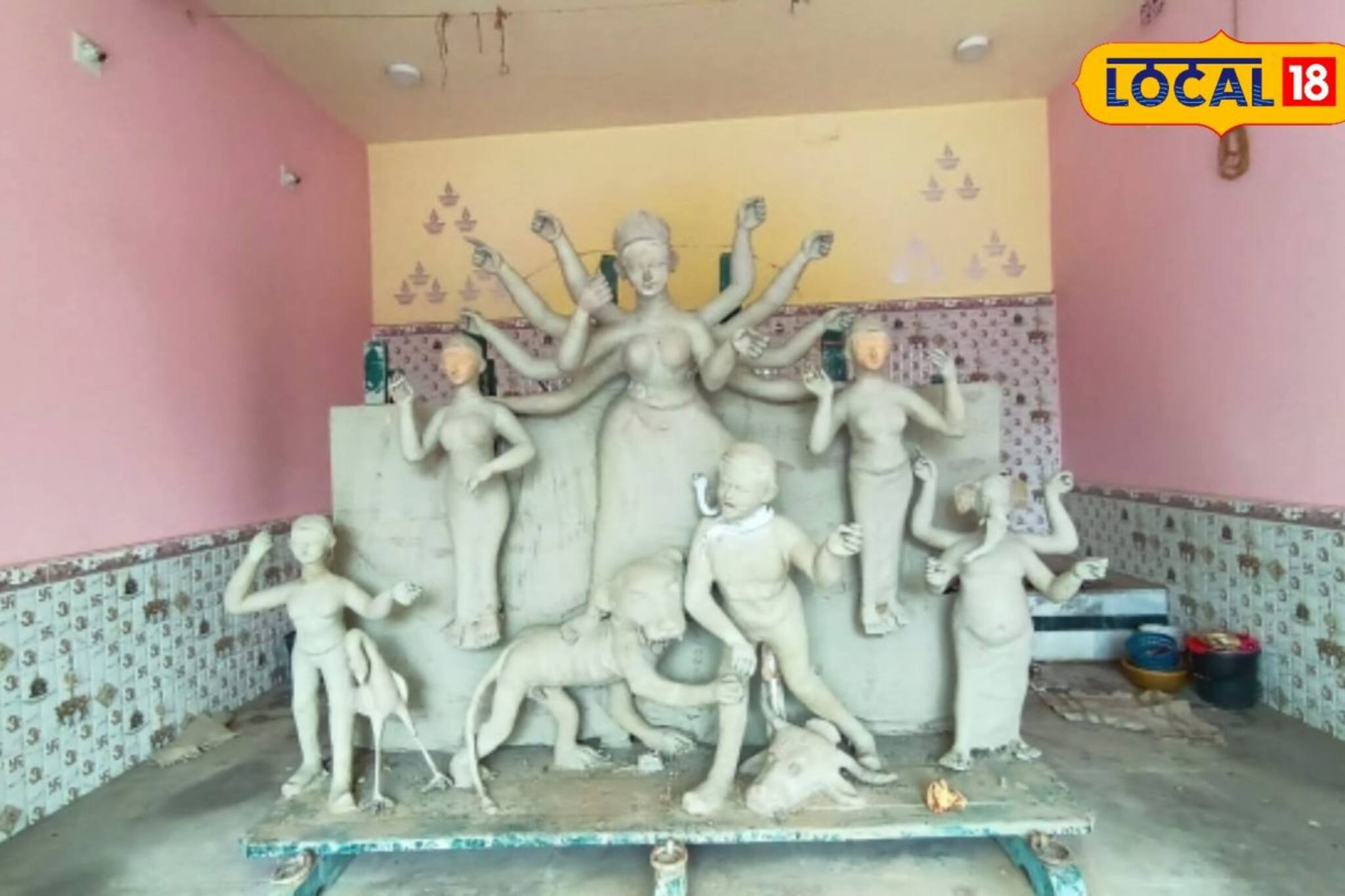 পুজো হয় বৈষ্ণব মতে,বনেদি এই শারদো‍ৎসবে সন্ধিপুজোয় বলি দেওয়া হয় ২.৫ কেজির নাড়ু