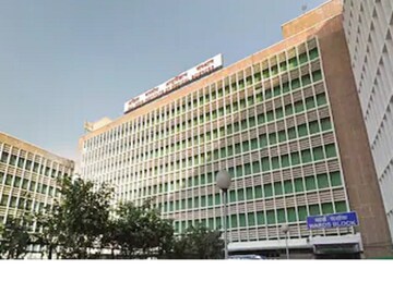 এইমসে তামাক সেবন করতে গিয়ে ধরা পড়লেন শতাধিক কর্মী, ২০০ বার করে লিখতে হল ‘আমি ক্ষমাপ্রার্থী’