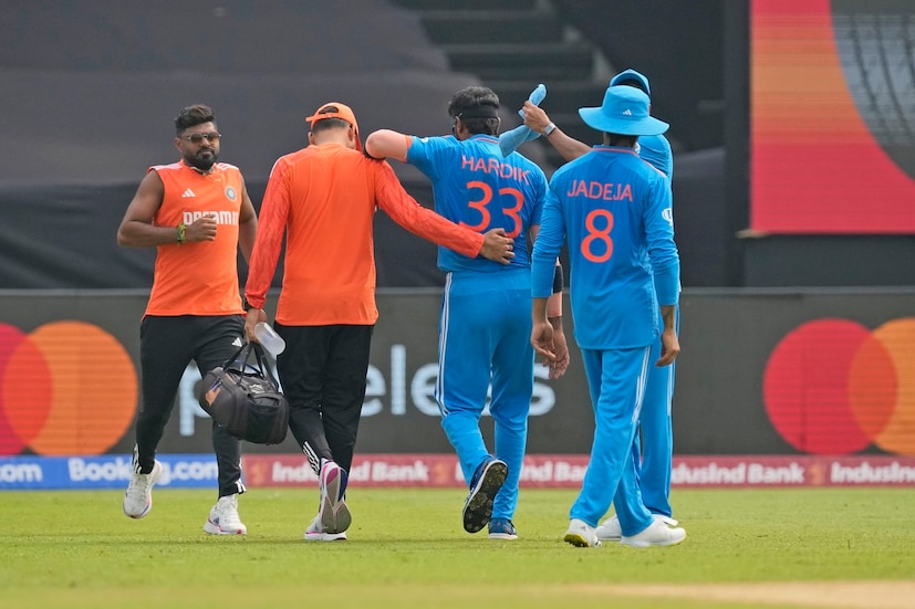 হার্দিক তার নিজের বোলিংয়ে বাংলাদেশের লিটন দাসের কাছ থেকে ড্রাইভ থামাতে ডান পা দিয়ে আটকাতে চান এরপর তিনি শরীরের  ভারসাম্য হারিয়ে ফেলেন পিচে নামার সময় তাঁর ডান বুটটি টেনে নেন। এরপর তিনি উঠে বাঁকা অবস্থায় অস্বস্তি বুঝিয়ে দেন৷ Photo- AP 