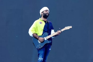 অরিজিৎ সিং কেন হঠাৎ পাগড়ি পরা শুরু করলেন? রয়েছে সবার অজানা কারণ, আজ শুনে নিন অরিজিৎ সিং কেন হঠাৎ পাগড়ি পরা শুরু করলেন? রয়েছে সবার অজানা কারণ, আজ শুনে নিন