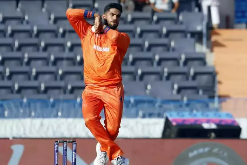 কথা হচ্ছে নেদারল্যান্ডসের অফ স্পিনার আরিয়ান দত্ত। নেদারল্যান্ডসের হয়ে খেললেও তিনি আদতে চণ্ডীগড়ের বাসিন্দা। নেদারল্যান্ডসের ক্রিকেট মরশুম চলাকালীন সেখানে ক্লাব ক্রিকেট খেলতেন। বাকি সময় চণ্ডীগড়েই অনুশীলন সারতেন তিনি। পঞ্জাবের প্রাক্তন ক্রিকেটার অমিত উনিয়াল কোচ আরিয়ান দত্তের। পরে সুযোগ পান ডাচদের জাতীয় দলে।