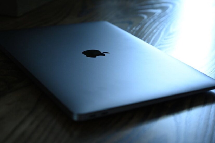 কোম্পানিটি নতুন M৩ চিপগুলির সঙ্গে iMac-এর একটি আপডেটও ঘোষণা করেছে, যা একই ডিজাইন এবং রঙের বিকল্পগুলিতে আগের প্রজন্মের তুলনায় দ্বিগুণ পারফরম্যান্স সরবরাহ করবে বলে বলা হয়। নতুন iMac একই দামে পাওয়া যাবে, যা $১২৯৯ থেকে শুরু।