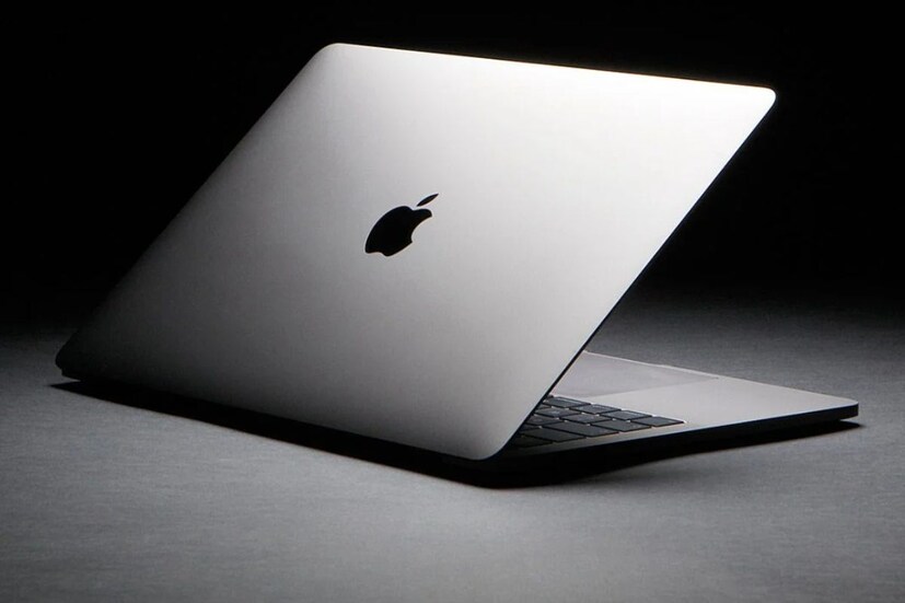  ভারতে ম্যাকবুক প্রো ১৪ ইঞ্চির দাম -  Apple নতুন M3 চিপ সহ একটি সাশ্রয়ী মূল্যের ১৪-ইঞ্চির MacBook Pro চালু করেছে, যার দাম ১,৬৯,৯০০ টাকা থেকে শুরু হয়ে ১,৯৯,৯০০ টাকা পর্যন্ত৷ M৩ চিপ সহ নতুন 14-ইঞ্চির ম্যাকবুক প্রো ১৩-ইঞ্চি ম্যাকবুককে M২ চিপসেটের সঙ্গে প্রতিস্থাপন করবে, যা গত বছর লঞ্চ করা হয়েছিল।
