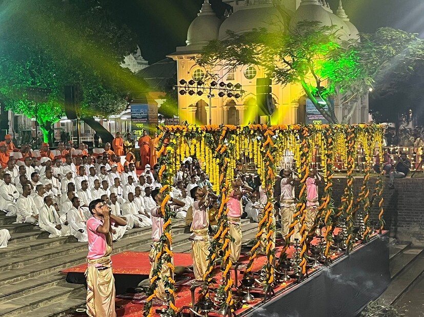 ভারত সরকারের সংস্কৃতি মন্ত্রকের উদ্যোগে ইস্টার্ন জোনাল কালচার সেন্টারের ব্যবস্থাপনায় গঙ্গা সংস্কৃতি যাত্রা অনুষ্ঠিত হল। (Reported By: Amit Sarkar)