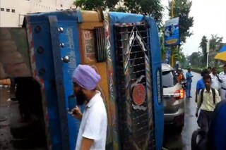 কলেজ মোড়ে বাস দুর্ঘটনা। 