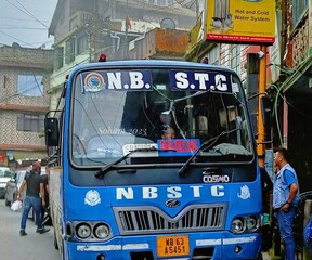 নেই ট্রেনের টিকিট, উত্তরবঙ্গে যাওয়ার বাসের টিকিটের চাহিদাও তুঙ্গে