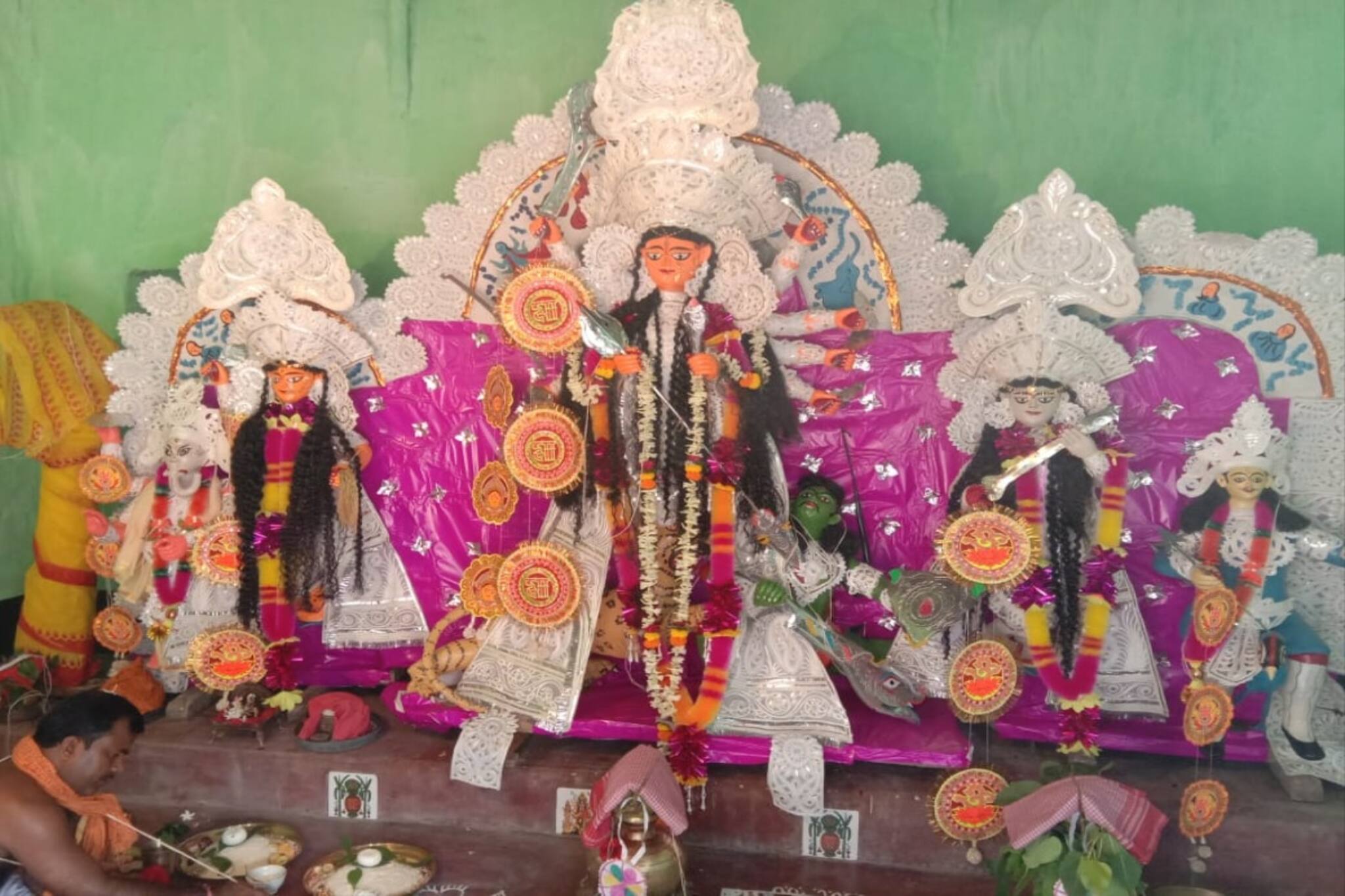 শঙ্খচিলের ডাকে অষ্টমীর বলি হত! চট্টরাজ পরিবারের দুর্গাপুজো পাঁচ শতকের পুরনো