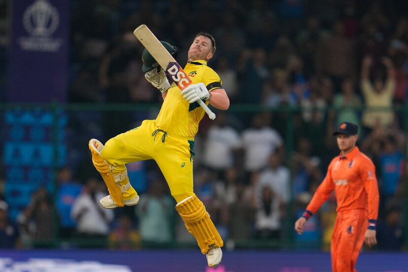 এছাড়া বিশ্বকাপে সবথেকে বেশি শতরানকারীদের তালিকায় দ্বিতীয় স্থানে উঠে এলেন ডেভিড ওয়ার্নার। অজি তারকা ছুলেন সচিন তেন্ডুলকরকে। দুজনেরই বিশ্বকাপে ৬টি করে শতরান। তালিকায় ৭টি শতরান করে শীর্ষে রোহিত শর্মা।       (Photo Courtesy- AP)