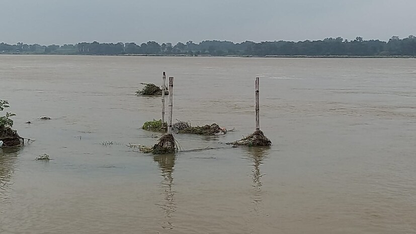 মঙ্গলবার ৭৫ হাজার কিউসেক জল ছেড়েছে পাঞ্চেত। মাইথন পরিমাণ কমিয়ে এদিন ৩৫ হাজার কিউসেক জল ছেড়েছে।