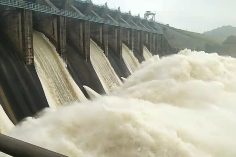নাছোড় বৃষ্টিপাত। তারপর ফলেই মঙ্গলবার ফের জল ছাড়ল ডিভিসির মাইথন এবং পাঞ্চেত ড্যাম।