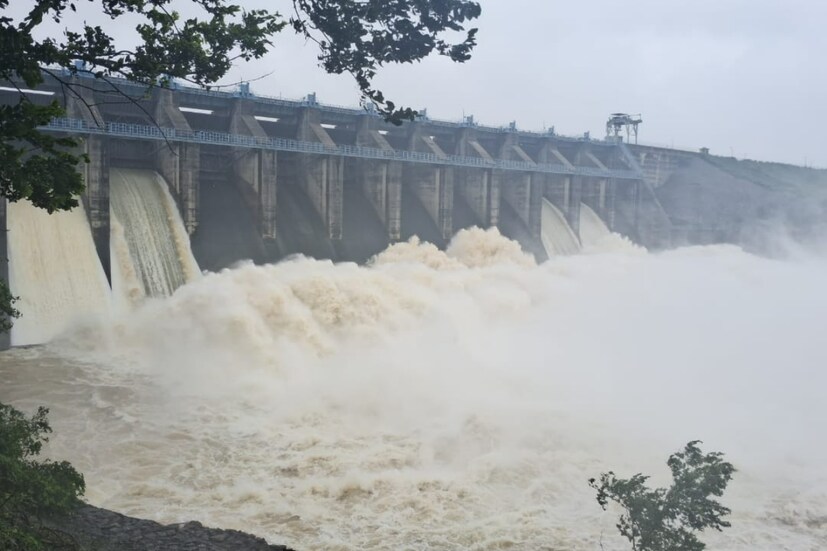 ঝাড়খন্ড এবং বাংলার একাধিক জেলায় ২-৩ দিন ধরে ভারী বৃষ্টিপাত হচ্ছে। তারফলে জলস্তর বেড়েছে দামোদর ও বরাকর নদীতে।