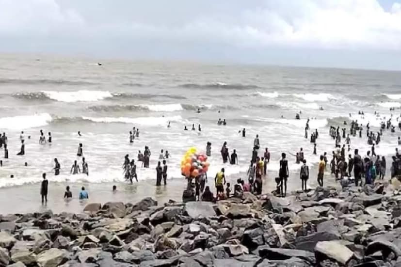 আগামী ২৩ তারিখ অর্থাৎ মহা নবমীর দিন ছবি বদল হয়নি ট্রেনের টিকিটের। দিঘায় সকালের যাওয়া তাম্রলিপ্ত এক্সপ্রেসের ওয়েটিং লিস্ট ২১৭ নম্বরে রয়েছে।
