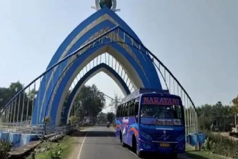 মহা অষ্টমী অর্থাৎ ২২ তারিখও একই হাল বলা যায়। ওয়েটিং লিস্ট ২৭১ হয়ে গিয়েছে সকালে তাম্রলিপ্ত এক্সপ্রেসের। কাণ্ডারি এক্সপ্রেসের টিকিটের ওয়েটিং লিস্ট ৪৬-এ রয়েছে। ফলে কিছুটা হলেও টিকিট কনফার্মের সুযোগ রয়েছে। যদিও সেটা সেই সময়ে স্পষ্ট হবে।