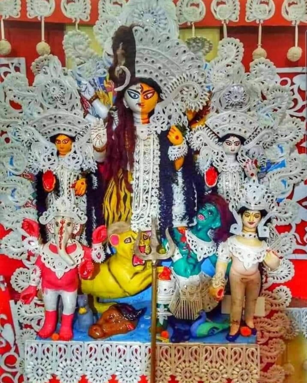 অভিনব পুজো, সংগ্রামী জীবনযাপন,তথ্যচিত্রে শহরের উৎসবের এক ভিন্ন রূপ অর্ধনারীশ্বর